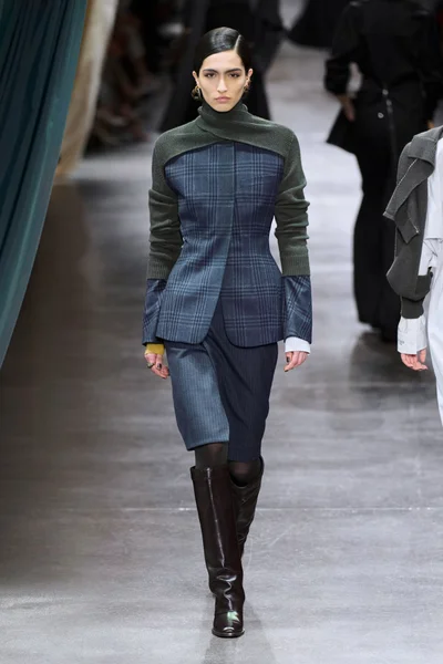 Look 11
